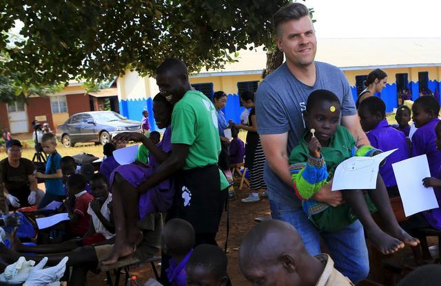 直擊恐怖的非洲沙蚤病,治療全過程曝光