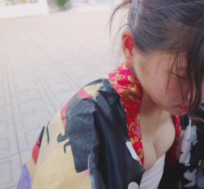體育祭=肉慾解放之時!女JK「炸出超兇歐派」比YA甜笑…側面超崩潰:好、好大(9P)