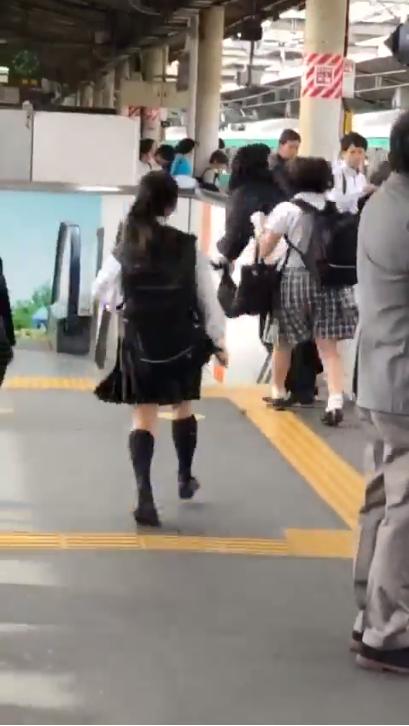 驚見JK猛追逃跑癡漢!日男潛規則「有沒有做都要先跑」原因大驚:某些女生超恐怖..(影)