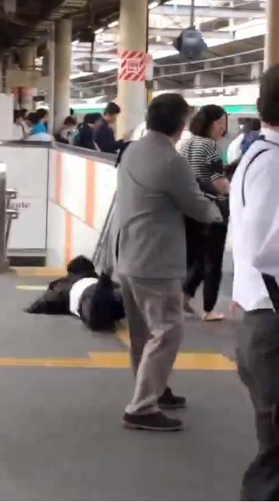 驚見JK猛追逃跑癡漢!日男潛規則「有沒有做都要先跑」原因大驚:某些女生超恐怖..(影)