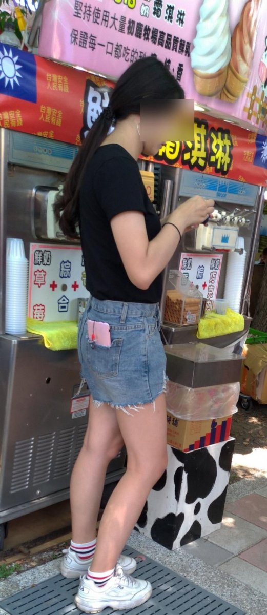 夏天路上好香!滿街「超短熱褲+低胸小可愛」一流汗...貼身曲線大看光:好精彩!