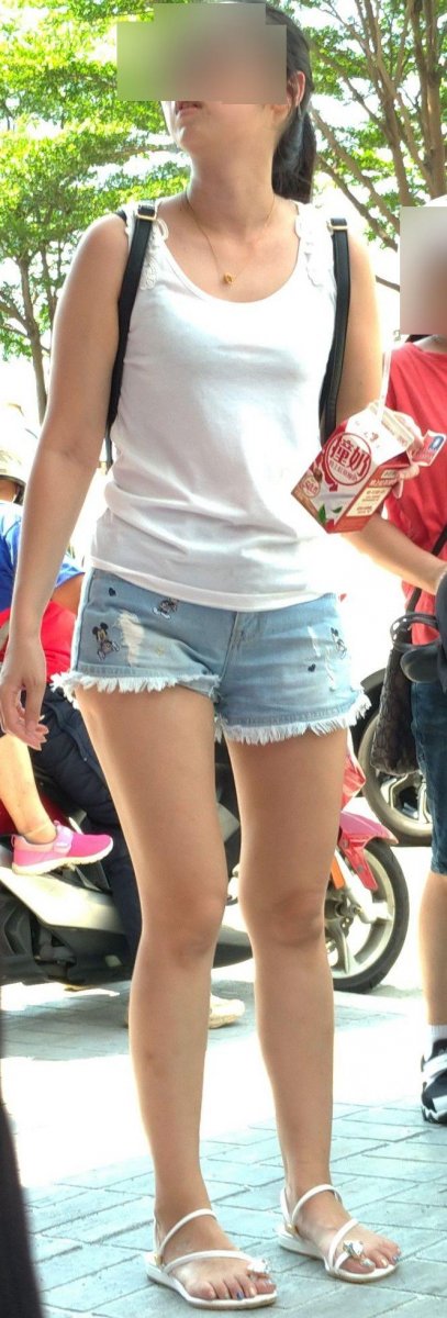 夏天路上好香!滿街「超短熱褲+低胸小可愛」一流汗...貼身曲線大看光:好精彩!