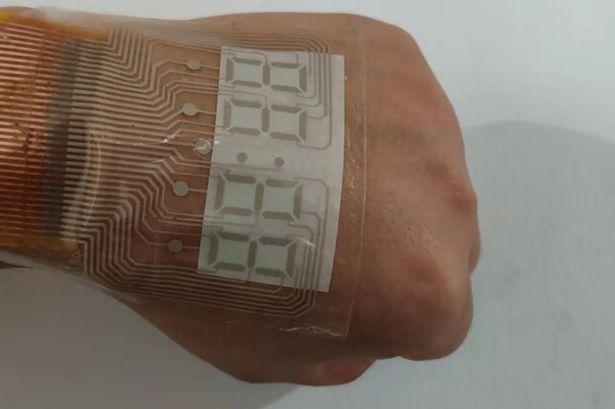 鐘點戰手錶成真？科學家發明超狂「可紋身智慧手錶」未來感爆澎！網爆動：也太帥！